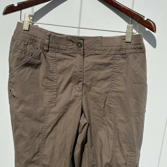 Chico's Pants Capris Brown Stretch Waist Cuffed Cargo Pockets Casual Size .5 - Picture 2 of 9